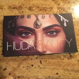 Huda Beauty Desert Dusk Palette